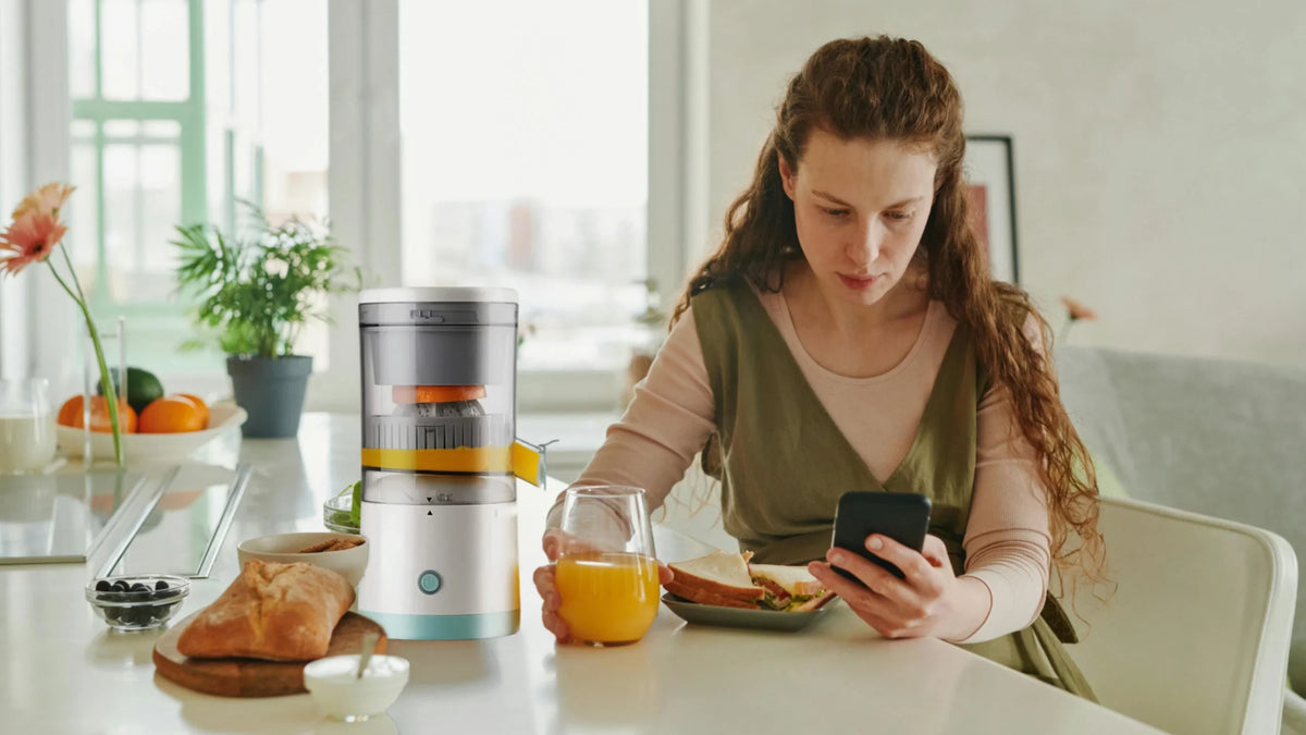 Techify™ automatic fruit extractor shown in a lifestyle setting, highlighting smart design, easy use, and fresh juice preparation for everyday wellness