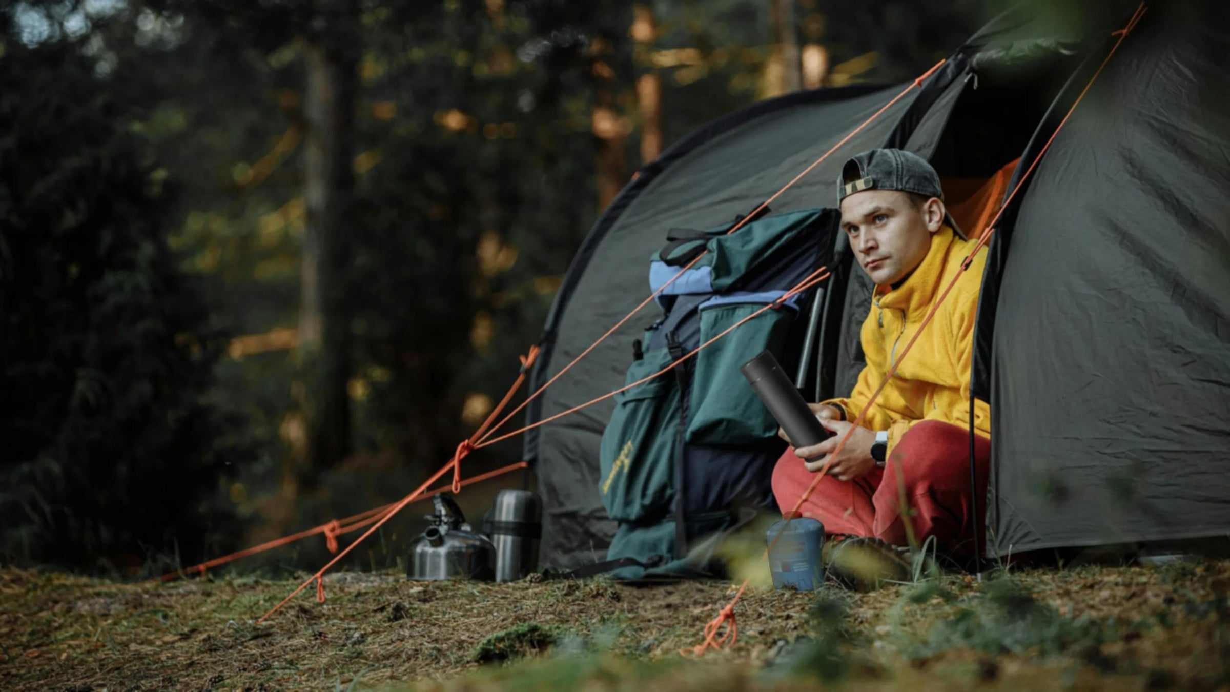 Techify™ thermos bottle featured in a lifestyle scene, emphasizing smart design, durability, and everyday convenience for keeping drinks hot or cold